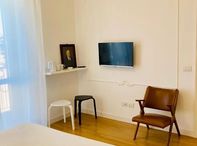 Un Punto A 3* فيرونا